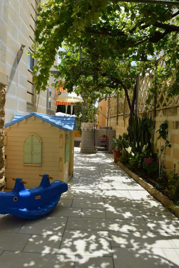 Central Villa Flatlet With Pool - Free Parking And Wifi Lija 외부 사진
